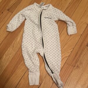 Bonds Cream and Black Star Footie